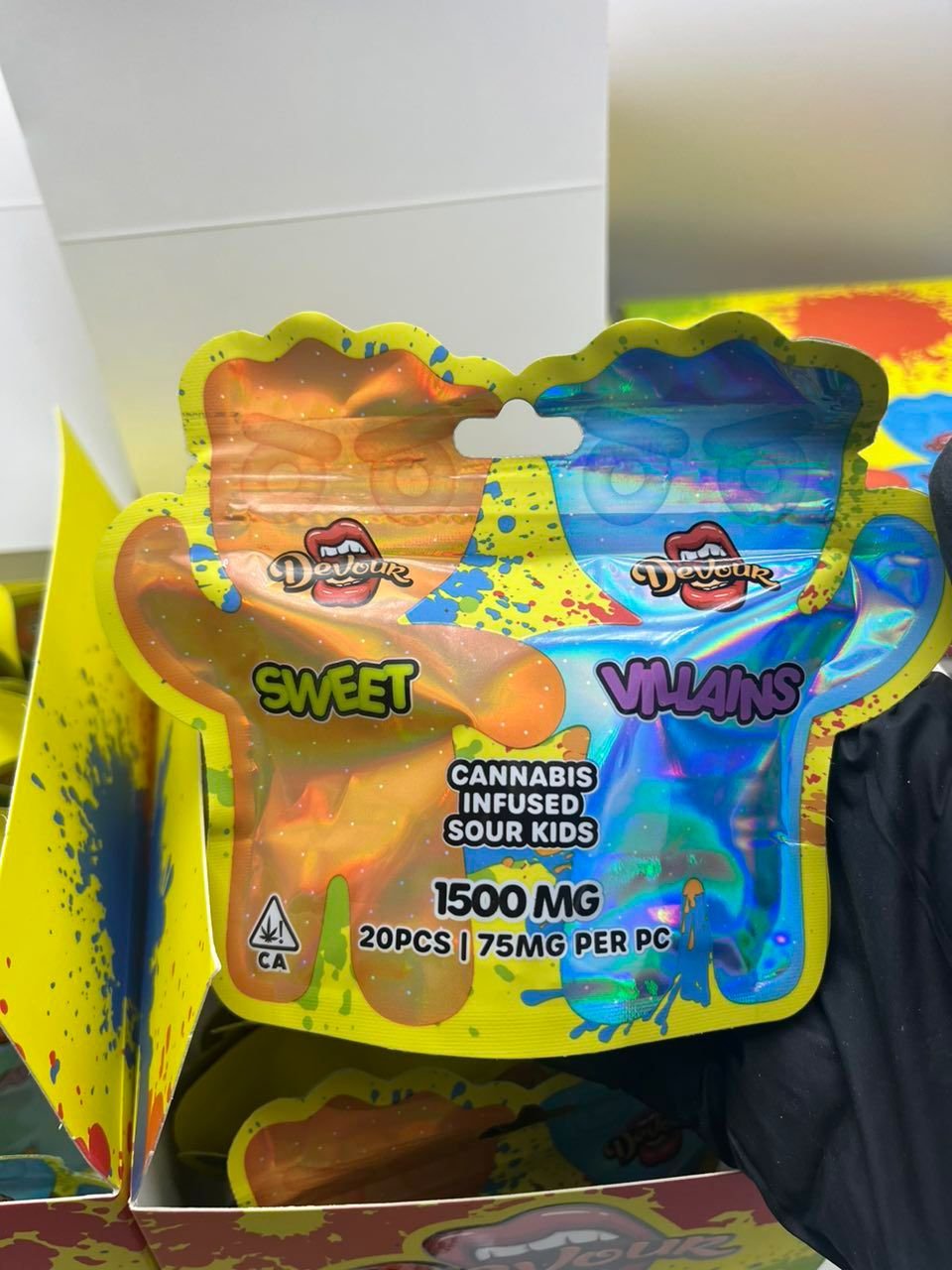 Devour 1500MG Sweet Villains Gummies - Image 4